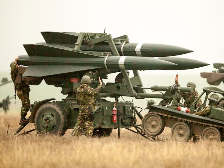 Corea del Sur enviará de urgencia 30 misiles interceptores a Emiratos Árabes Unidos para reforzar los sistemas antimisiles M-SAM-II en medio de la escalada militar en Medio Oriente