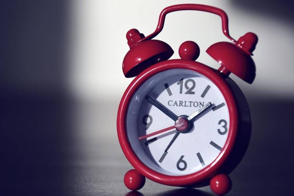 Dan la bienvenida a horario de invierno con memes; se convierte en tendencia