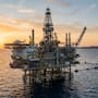 Con una inversión de 2 mil 800 millones de dólares, cuatro pozos submarinos y apoyo de infraestructura en Egipto, Chipre busca poner en marcha su primer proyecto de hidrocarburos y entrar al negocio del gas que hoy redefine el mapa energético de Europa