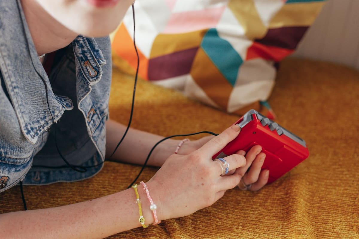 Los Walkman serán lanzados para ofrecer una alternativa a quienes desean escuchar música, sin depender del teléfono celular. | Foto: Pexels