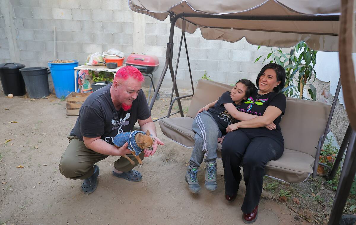 Los papás de Marko, Adriana Manjarrez y Juan Pablo Estrada, trabajan incansablemente para reunir los recursos y viajar a Eslovenia. FOTO: ELEAZAR ESCOBAR