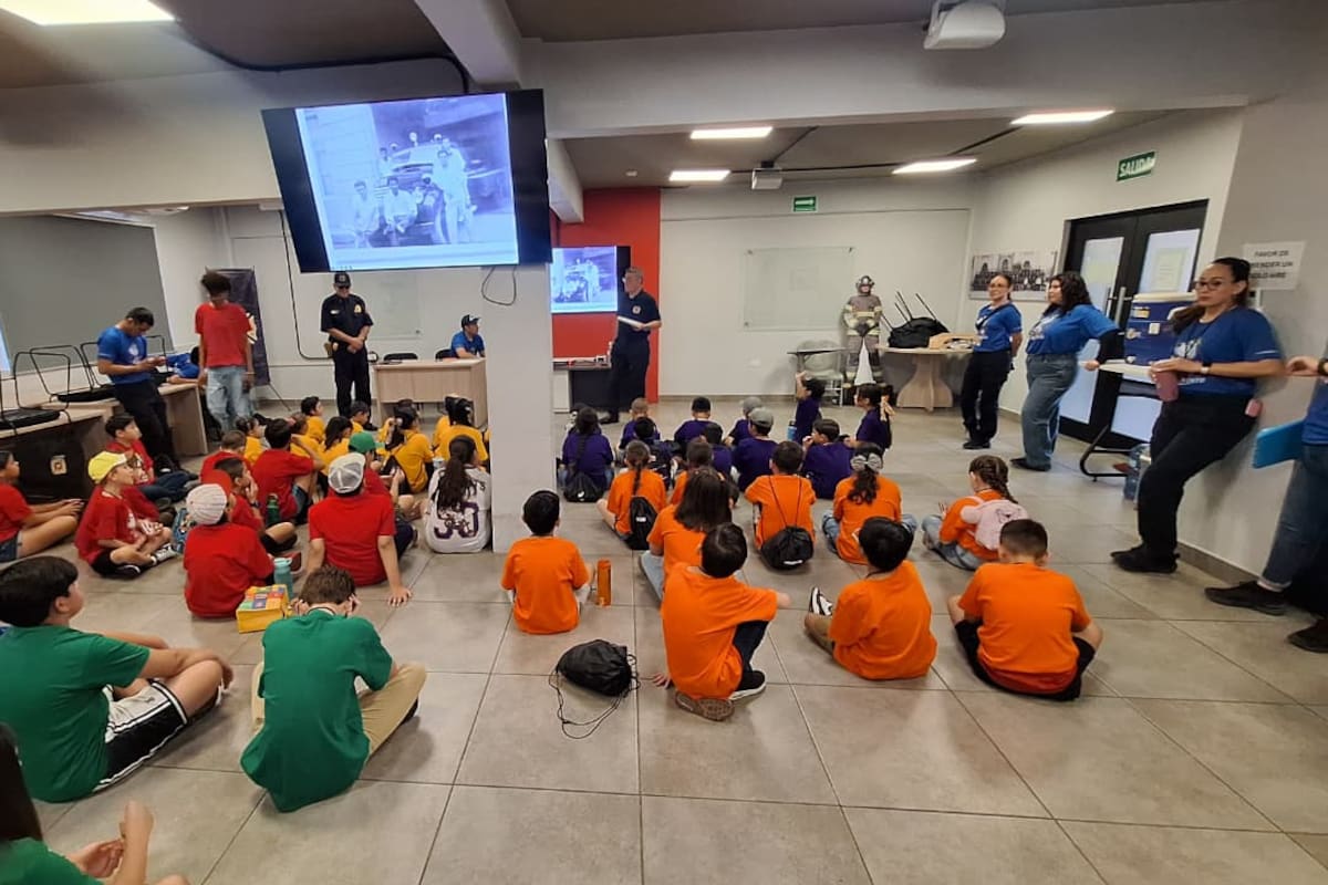 Más de 100 niños aprenden a prevenir incendios en el Campamento de Verano de Bomberos de Hermosillo