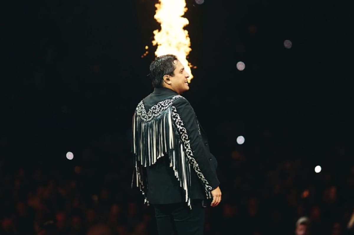 Tras recuperar su visa en 2023, Julión Álvarez regresó a Estados Unidos con fuerza: en abril de 2025 ofreció tres conciertos con boletos agotados en el SoFi Stadium de Los Ángeles, marcando su reaparición triunfal en uno de los mercados más importantes de su carrera. Foto: Cortesía