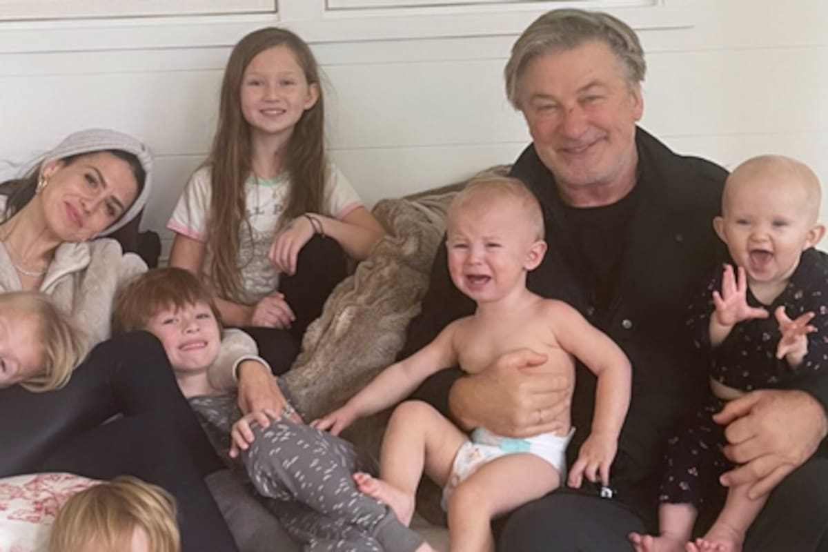 Alec Baldwin espera séptimo hijo en medio de demandas por la muerte de Halyna Hutchins
