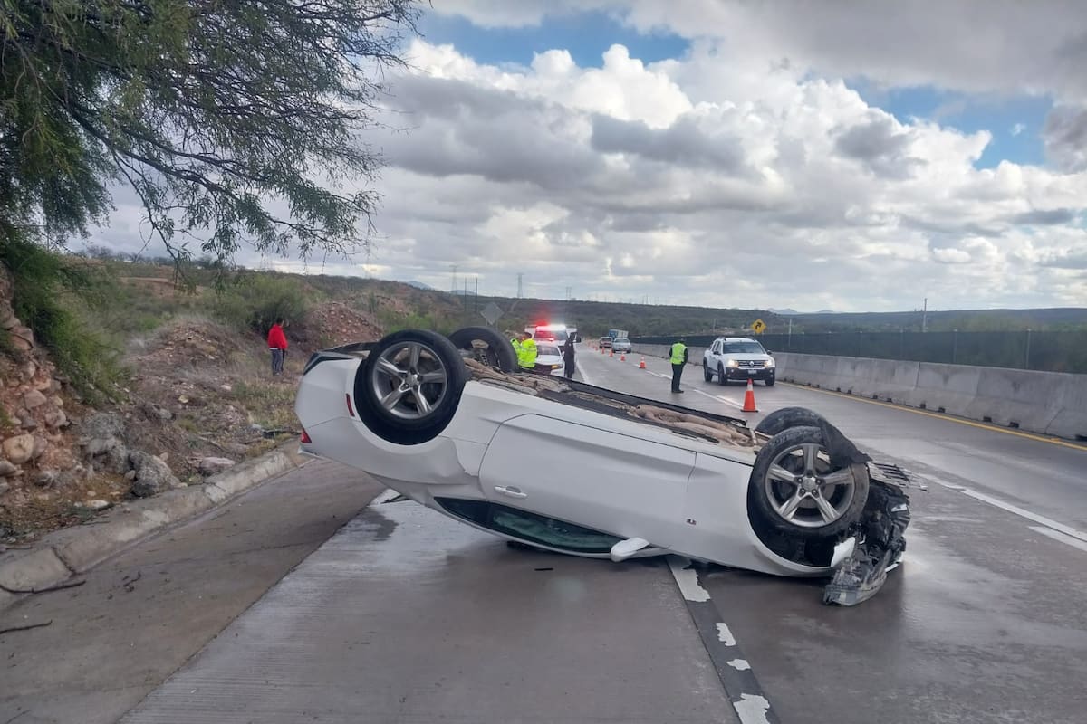 Reportan volcamiento en carretera Ímuris-Nogales por caída de agua nieve; piden precaución