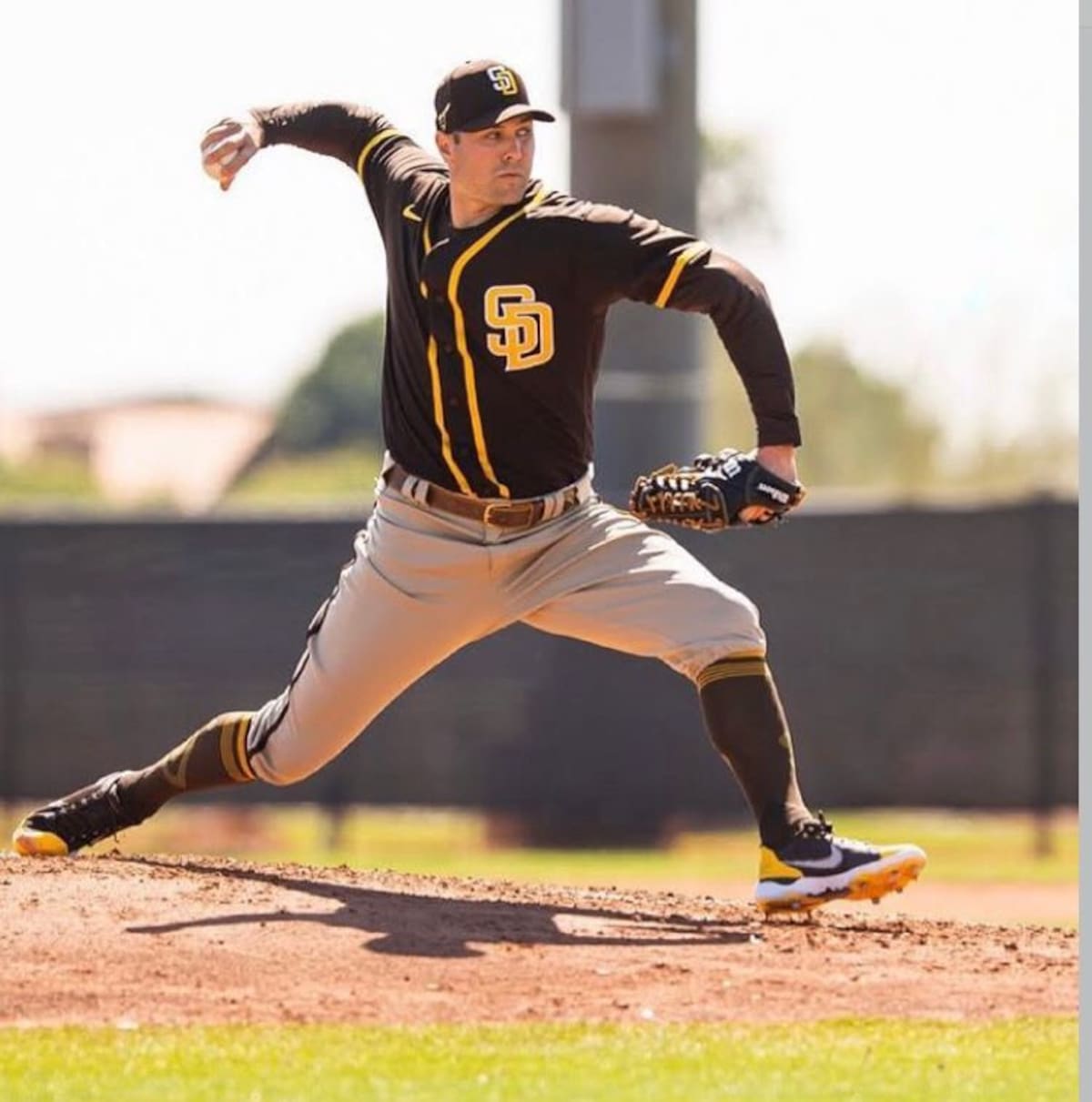 El exlanzador y exasistente del gerente A.J. Preller firmó un acuerdo por tres años para dirigir al equipo. Foto: Cortesía de Padres de San Diego