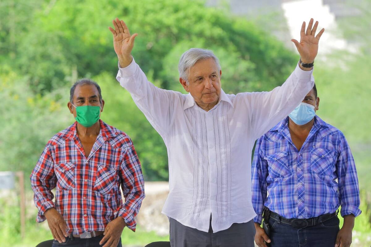 AMLO inaugura presa "Los Pilares" en Álamos