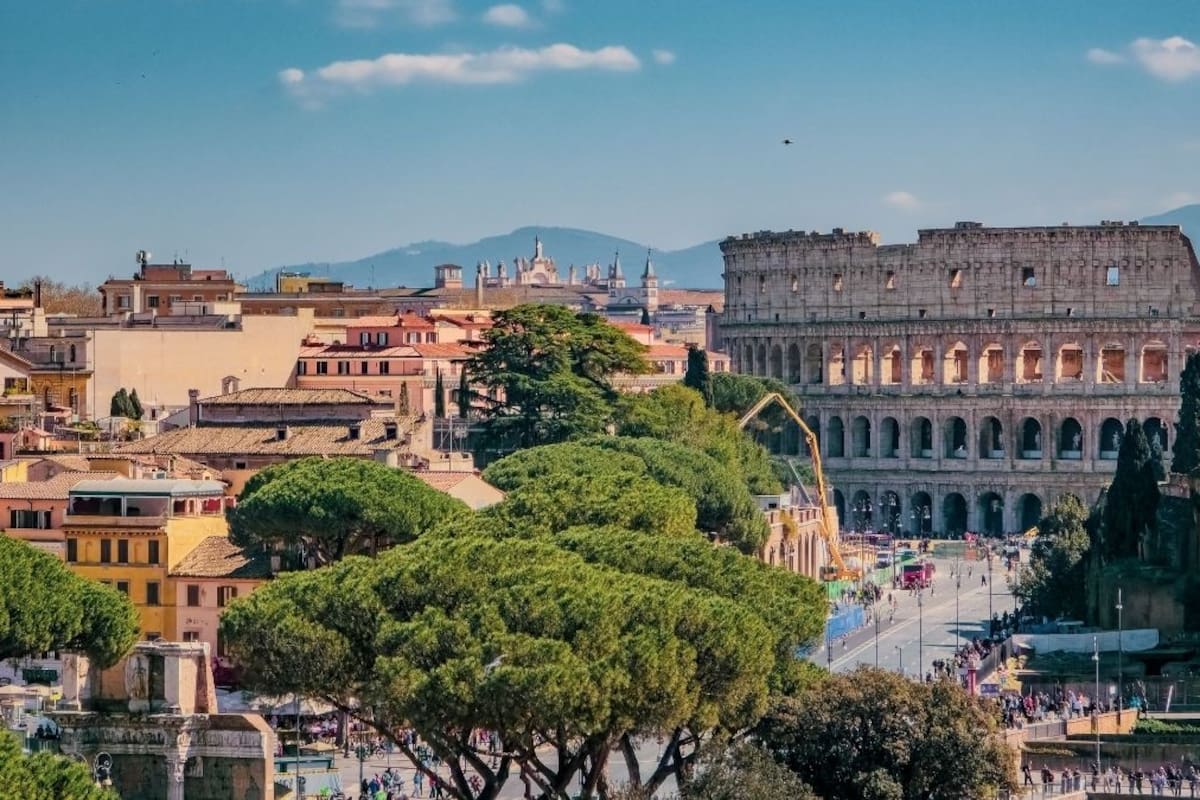 Roma convierte cines y bibliotecas en refugios gratis con aire acondicionado para proteger a la población de un verano con temperaturas extremas de más de 40 °C