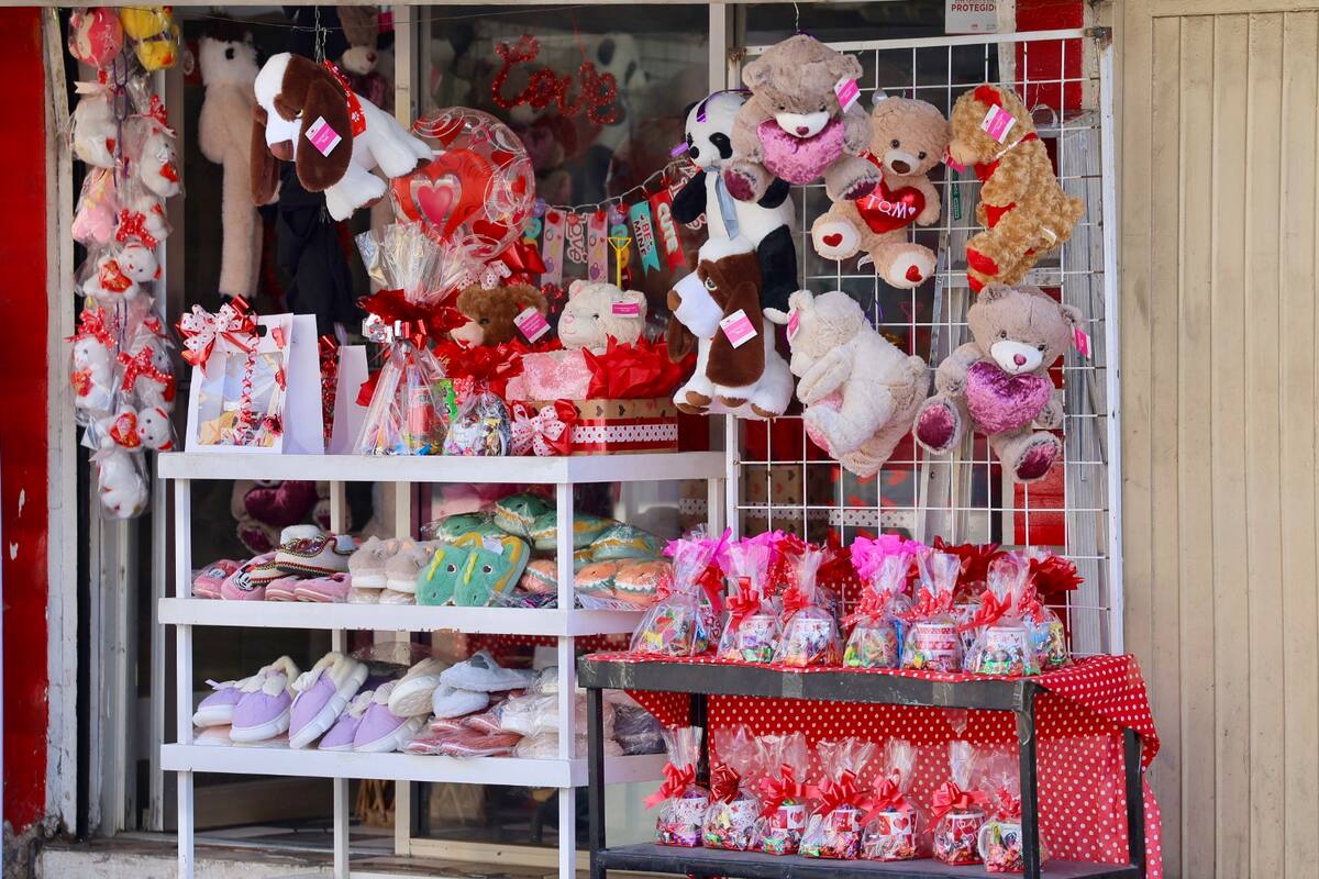 Tiendas del Centro de Hermosillo se adelantan al día de los enamorados