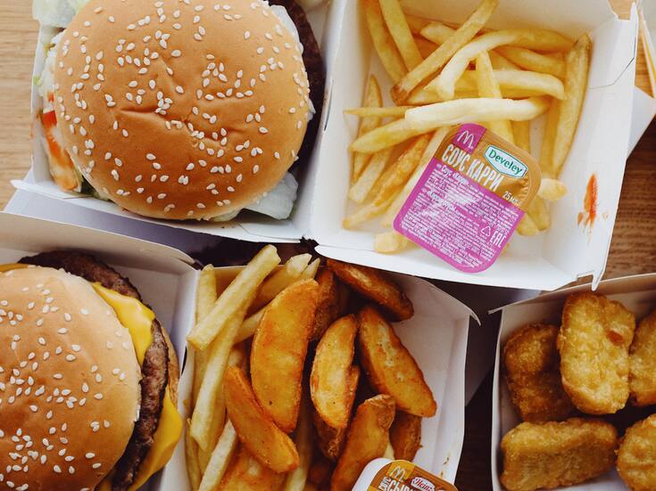 La adicción a los alimentos ultraprocesados en adultos mayores: un problema creciente