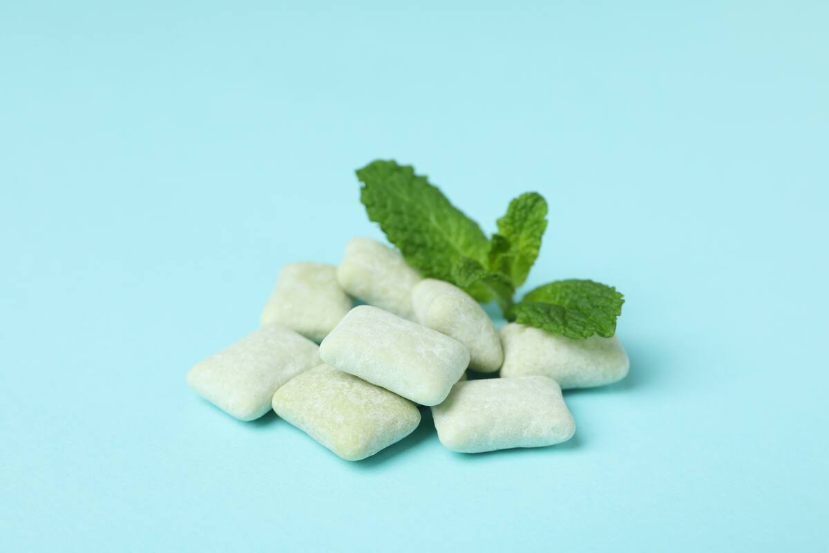 Chicle con impacto: un estudio relaciona el uso de goma de mascar con menor tasa de partos prematuros