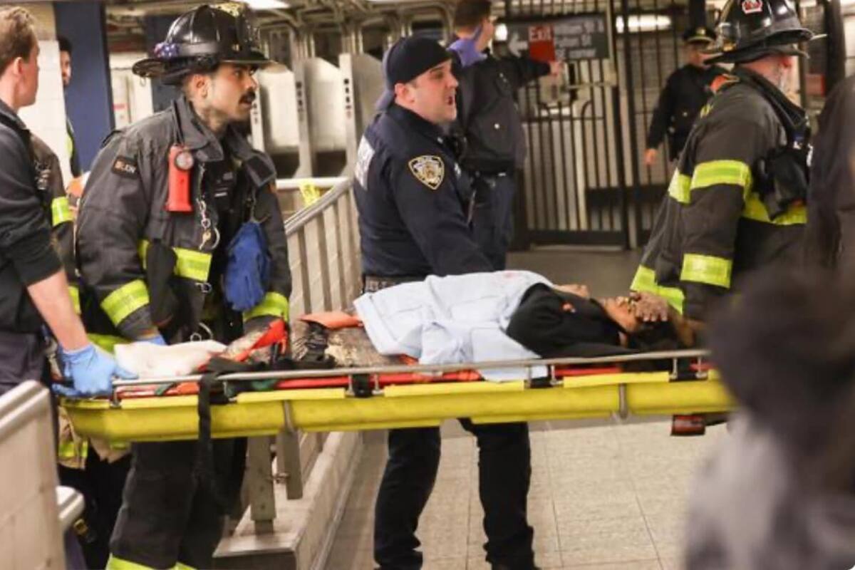Mujer pierde ambos pies después de ser empujada a las vías del metro por su pareja