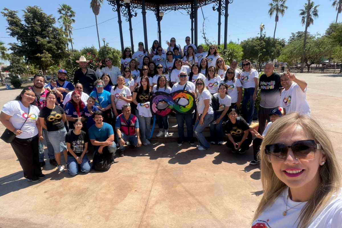 Caravana por el autismo reúne a decenas en Cajeme