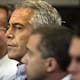 Exsecretaria de Jeffrey Epstein, negó conocer los abusos y declaró ante el Congreso que el financiero la manipuló durante años