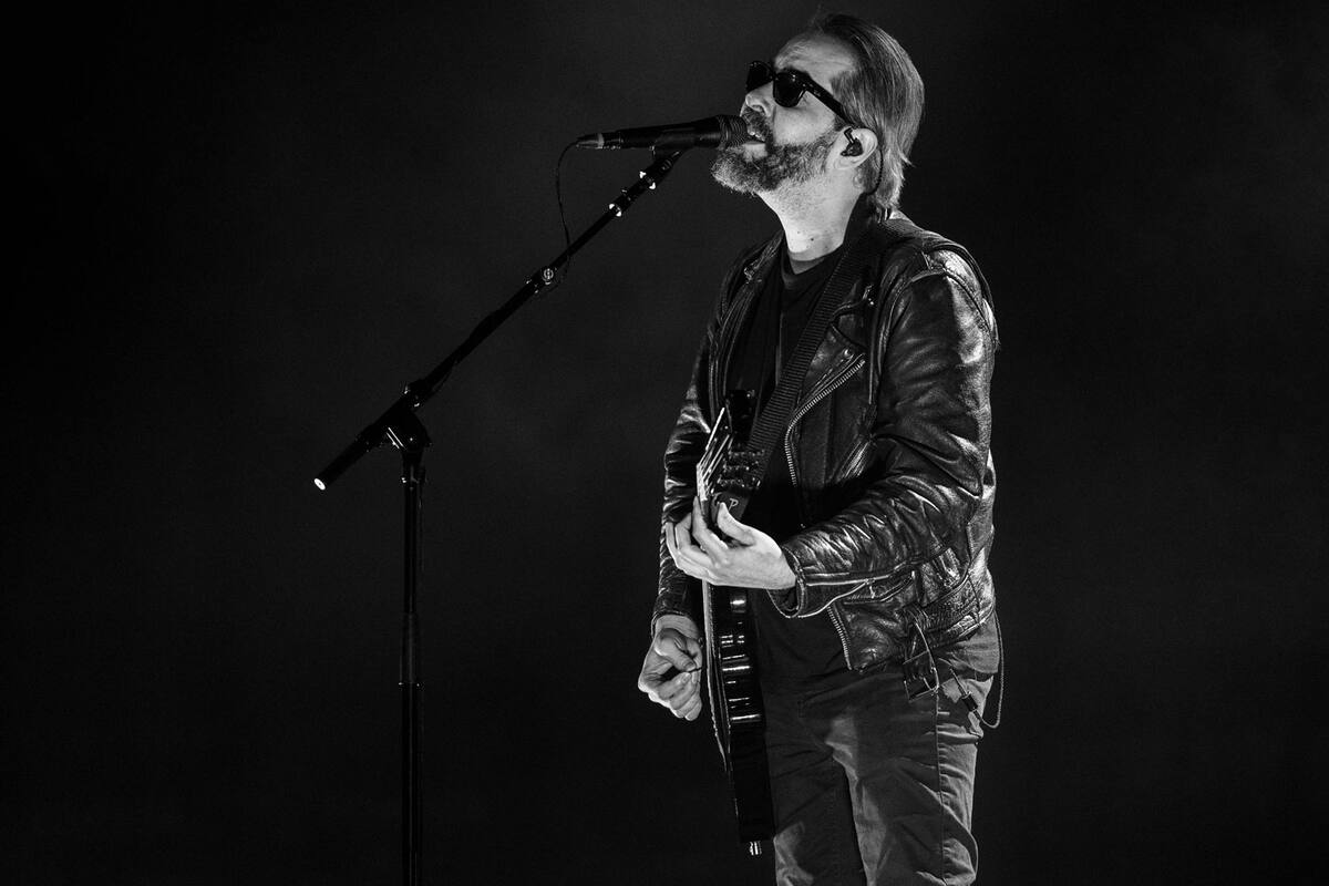 Greg Gonzalez y su banda transitaron de una canción a otra con suavidad y tranquilidad.