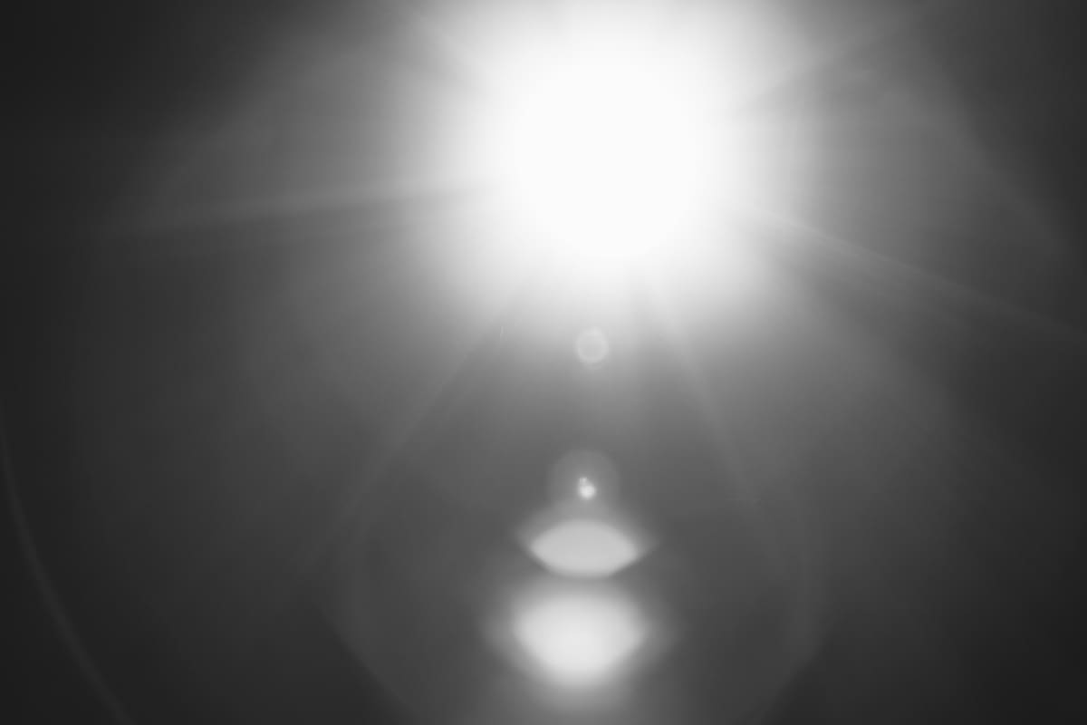 Hay una explicación neurobiológica para el fenómeno de “la luz al final del túnel” en experiencias cercanas a la muerte, según expertos