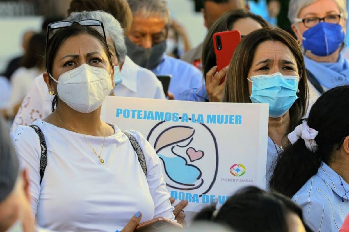 Rezan por la mujer y por la vida; expresan su rechazo al aborto