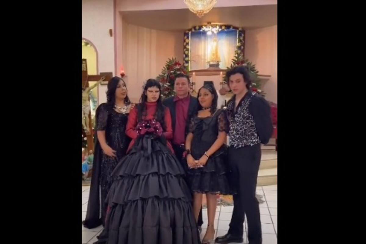 Se hace viral quinceañera con temática gótica