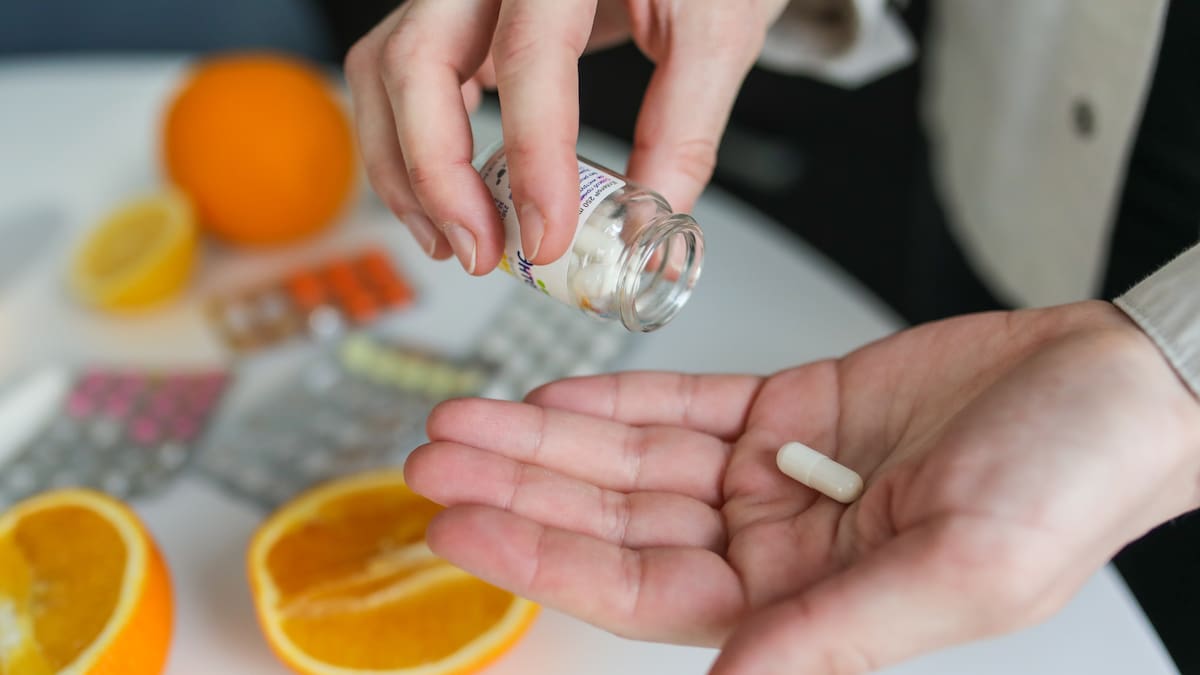 Los investigadores señalaron que los probióticos podrían actuar en el cuerpo de manera similar a los antidepresivos, aunque aclararon que no deben sustituir medicamentos psiquiátricos/Foto: Canva