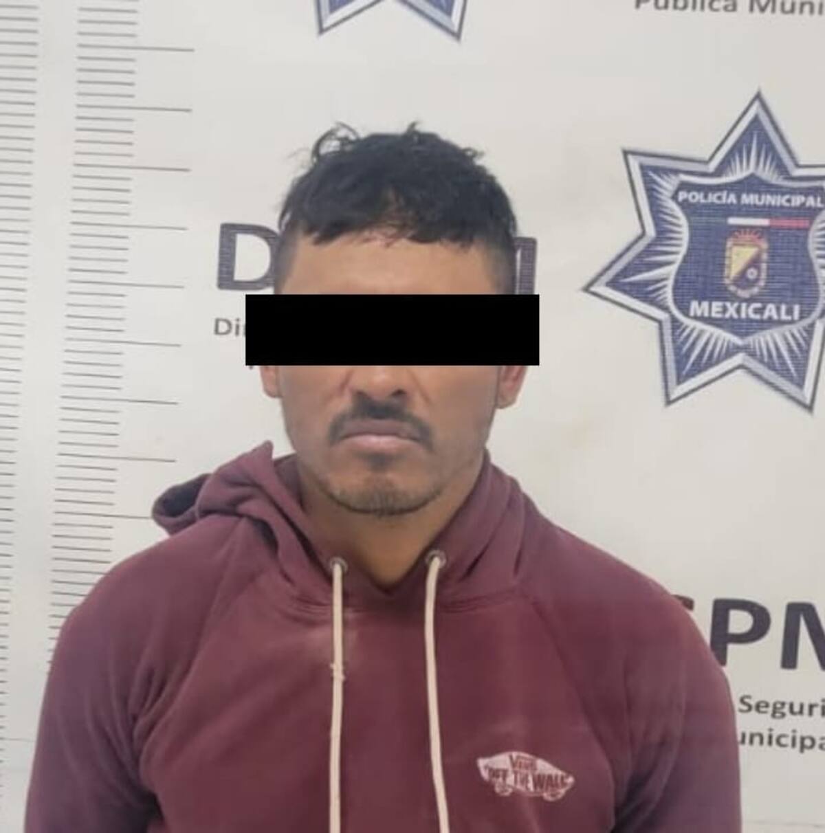 Los agentes llegaron y encontraron al señalado al interior de la propiedad por lo que procedieron a detenerlo. Foto: Cortesía