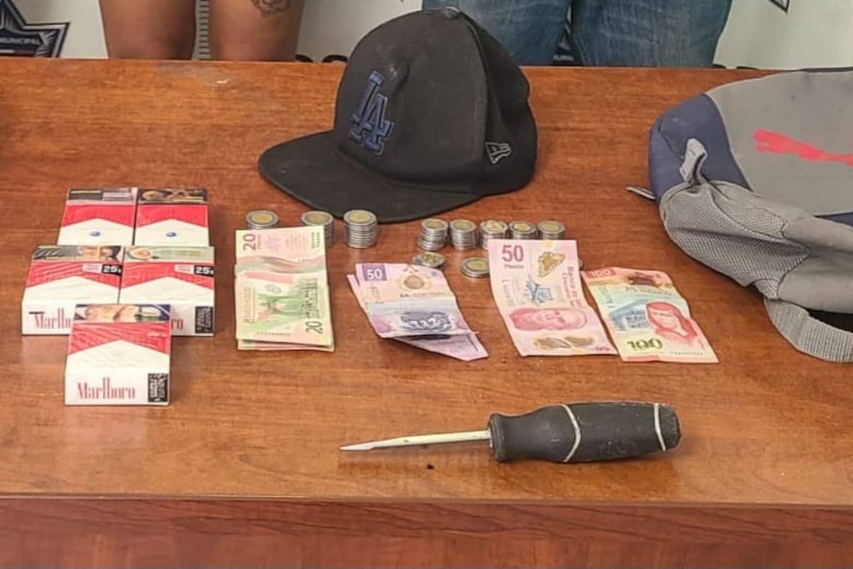 Asalto a tienda de conveniencia termina con tres detenidos