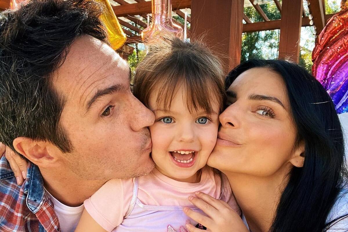 Aislinn Derbez comparte emotiva imagen a lado de Mauricio Ochmann