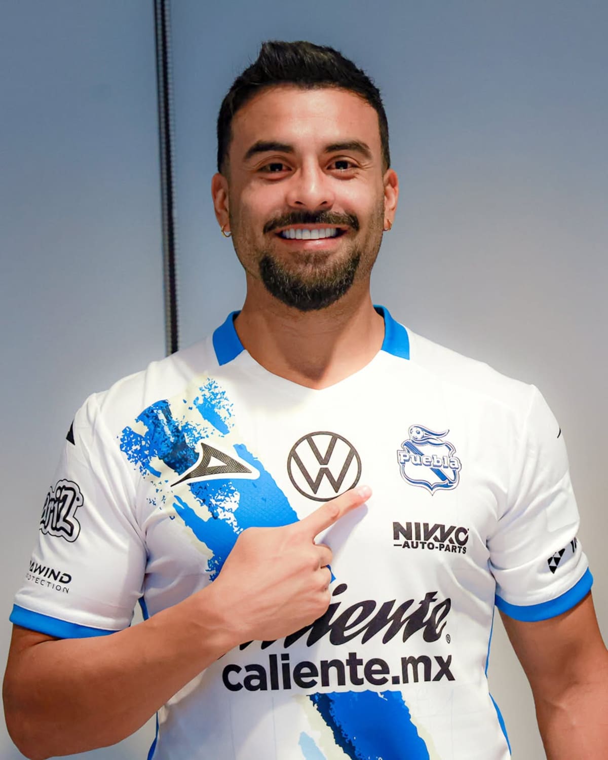 La franja celeste del Club Puebla es uno de los iconos más importantes de la identidad del equipo. (Foto: @clubpuebla)