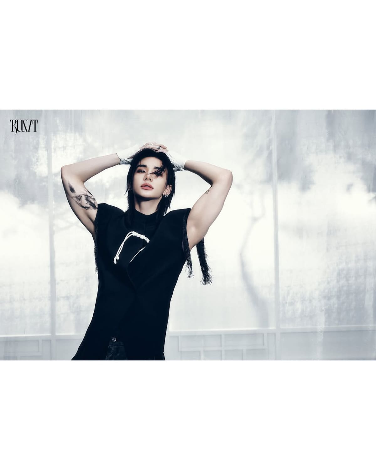 Hyunjin, miembro de Stray Kids(스트레이 키즈)
World Tour
OFFICIAL MERCH TEASER IMAGES.
