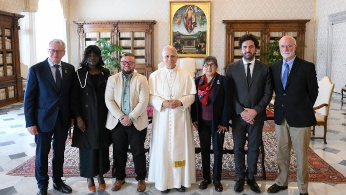 El Papa con los miembros de la Junta Directiva de la ECA (@VATICAN MEDIA)