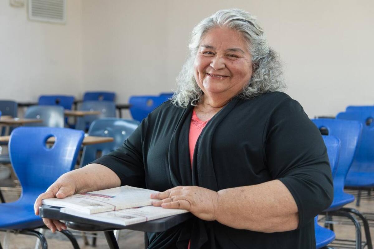 Alumna de 69 años está por terminar sus estudios en Cobach BC