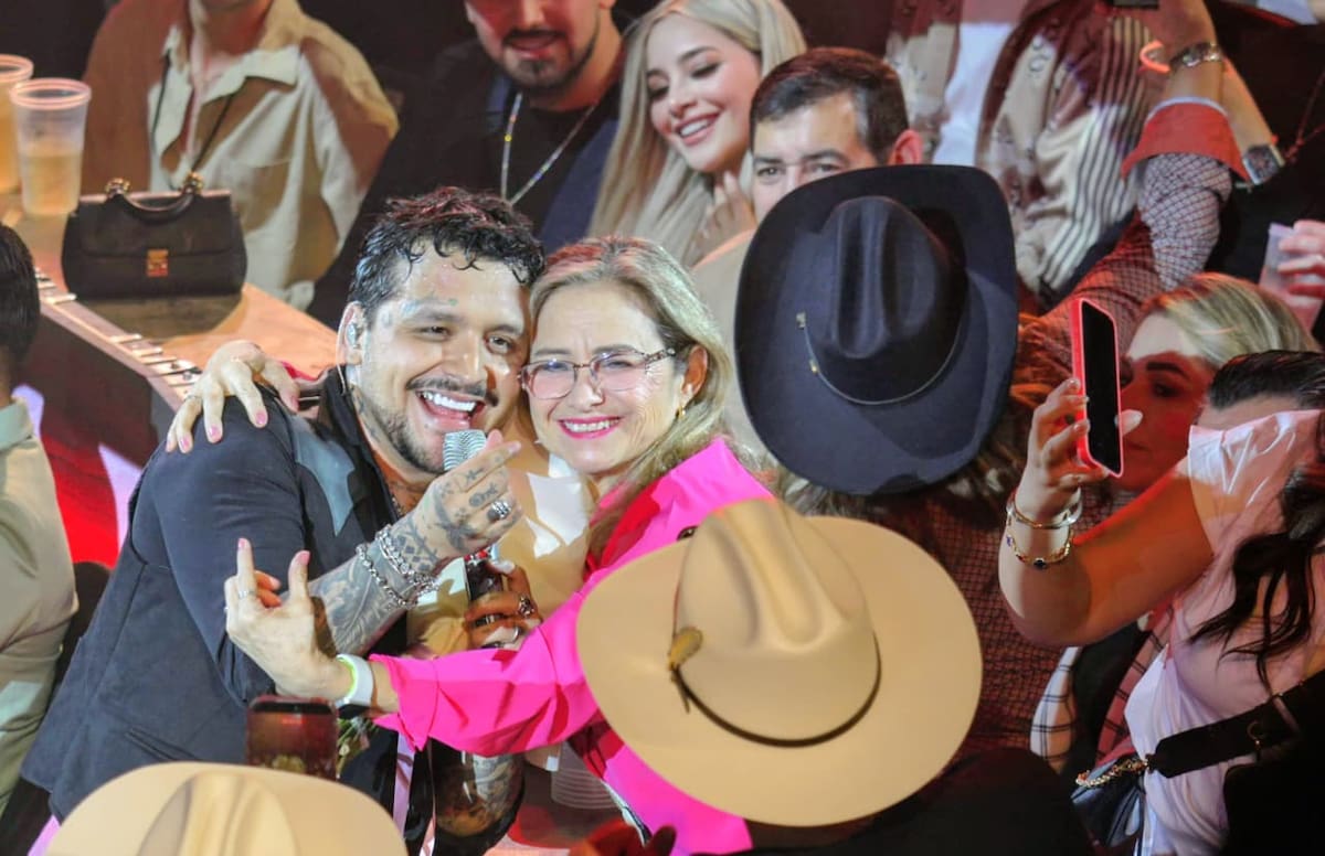 Christian Nodal conectó con el público de Hermosillo durante su presentación en la ExpoGan 2026.