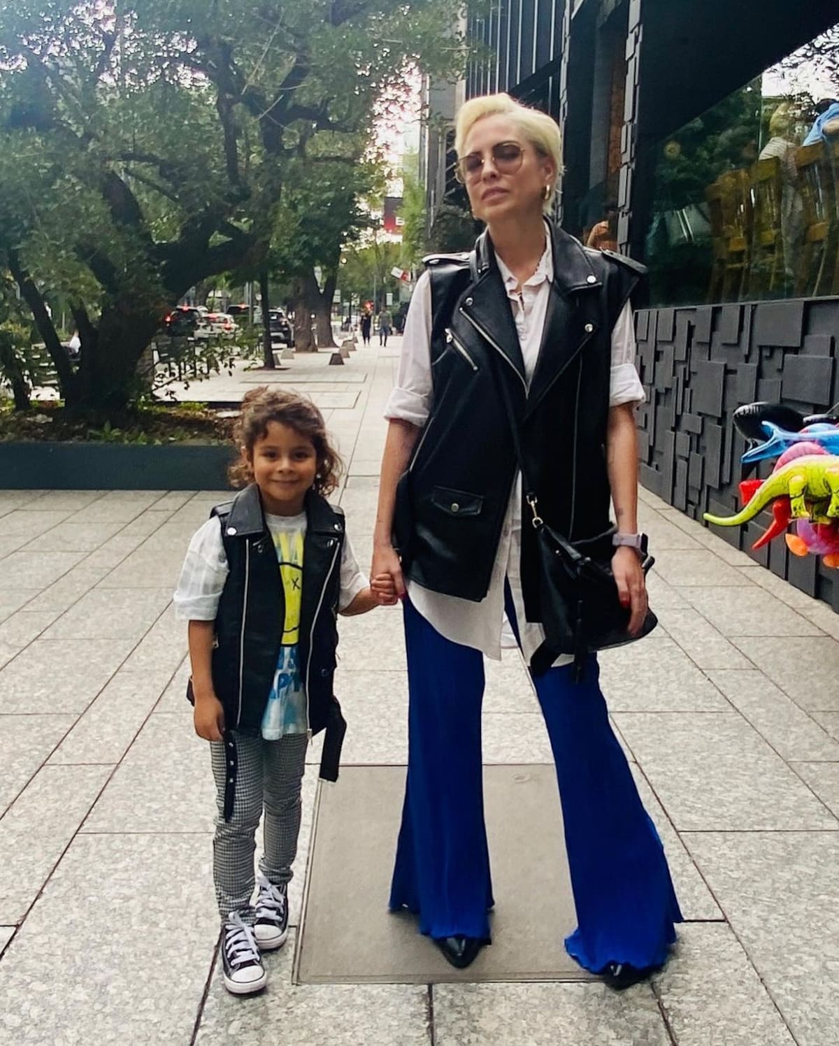 Athenas Escudero y Mica
