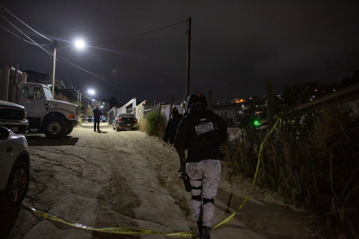 La víctima fue localizada con una herida de bala en el rostro dentro de una Ford Ranger en Playas de Tijuana. Foto: Border Zoom