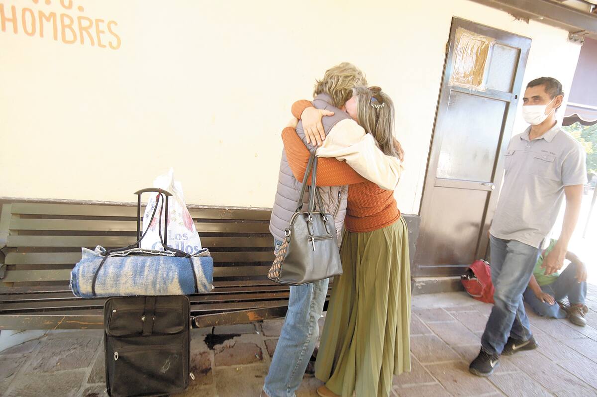 Luis Enrique Ruiz Camacho y su hermana María Guadalupe lloraron de la emoción: Hacía 28 años que no se veían.