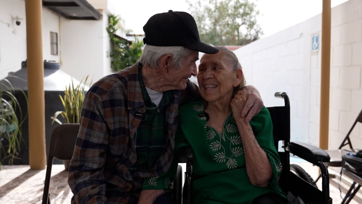 Tomados de la mano, Francisco y Alicia demuestran que casi siete décadas de matrimonio no se olvidan. FOTO: GH