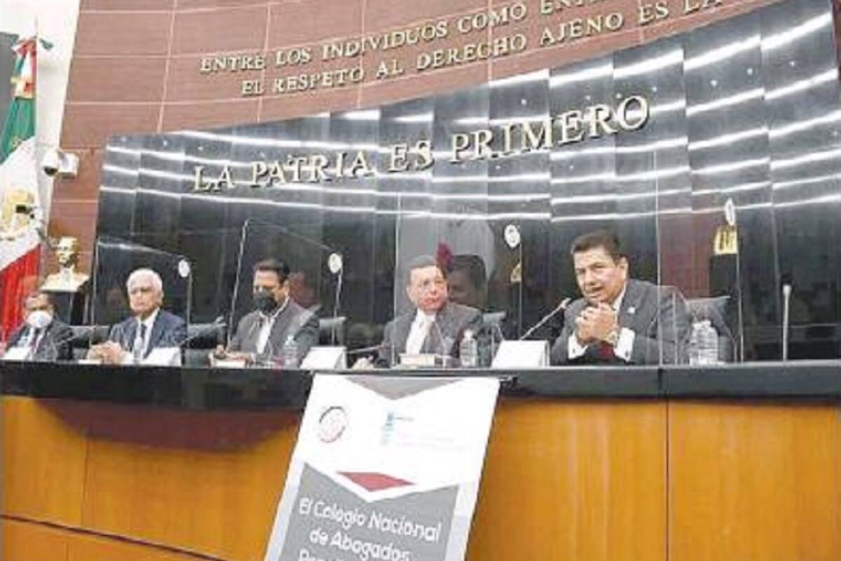 Acude al senado fiscal del estado Guillermo Ruiz