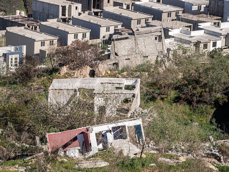 A ocho años de los derrumbes, familias de Lomas del Rubí siguen sin reparación del daño