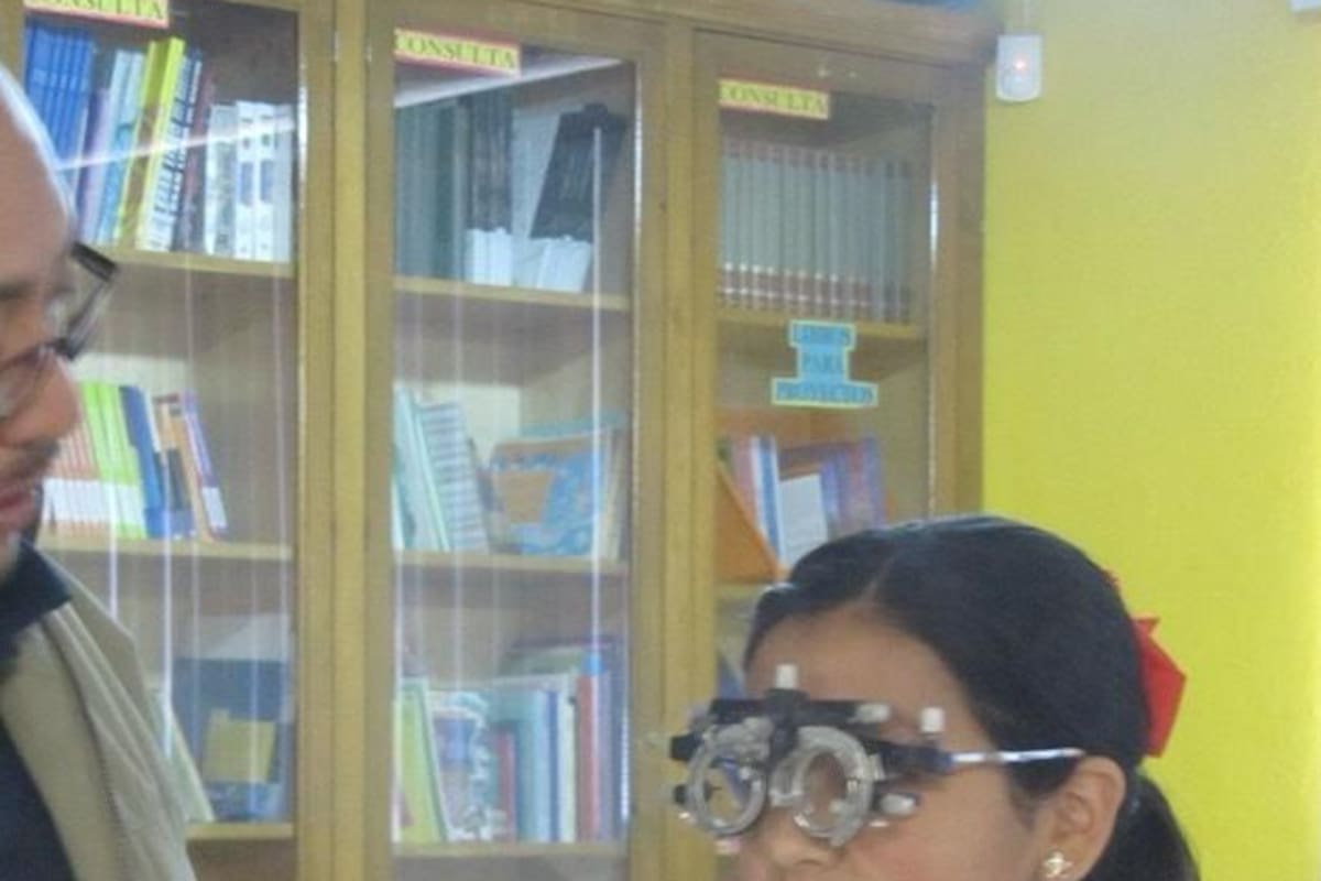 Llevan consultas de la vista gratis al Club Delfines; invitan a toda la comunidad