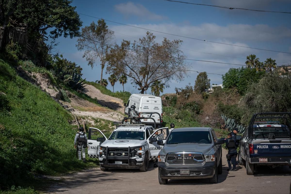 Localizan a un hombre y una mujer sin vida en camino vecinal