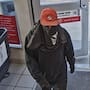 Con pistola y su gorra de Mario Bros, adolescente roba violentamente una tienda