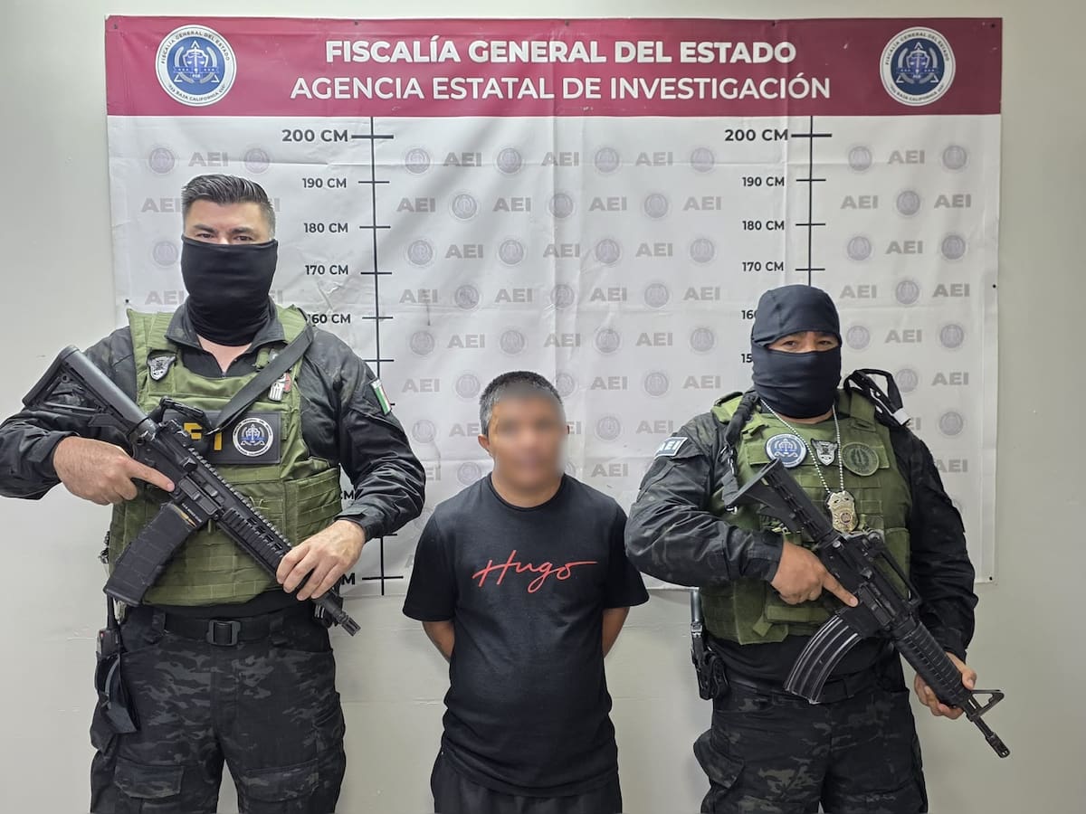 Gerardo “N”, alias “El Diablo”, fue detenido por agentes de la Agencia Estatal de Investigación tras cumplimentarse una orden de aprehensión relacionada con un caso de desaparición y feminicidio en San Felipe. Foto: Cortesía