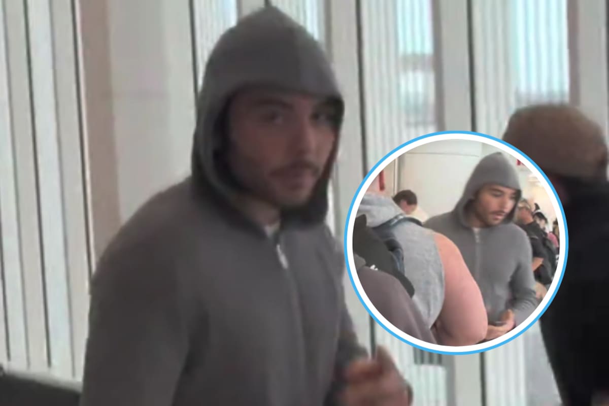 Tito Double P es captado en vuelo comercial y fans preguntan: ¿Por qué Peso Pluma no lo lleva en su jet privado? (VIDEO)