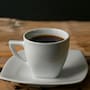 Expertos explican que el café negro sin azúcar ni cremas puede ayudar a reducir la grasa visceral al favorecer el metabolismo y mejorar el control de la glucosa dentro de hábitos saludables