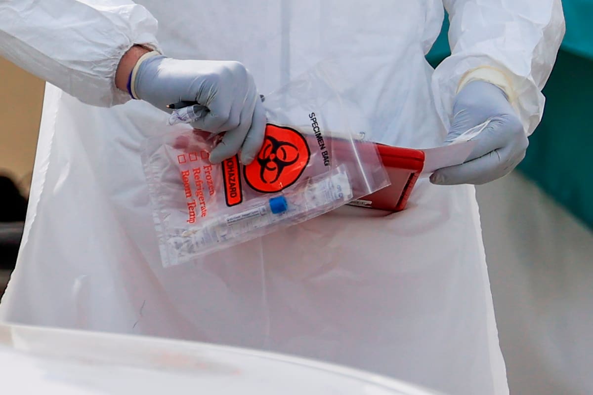 EU busca médicos extranjeros especializados en COVID-19; ofrece facilidades de visado