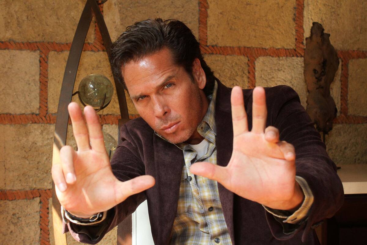 Roberto Palazuelos recuerda el vergonzoso momento donde se “prendió" durante una escena de cama