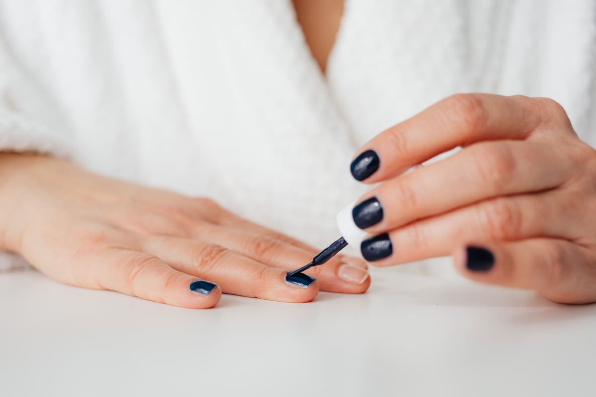 ¿Cuántos días debes usar esmalte de uñas antes de que afecte tu salud? Expertos explican los riesgos