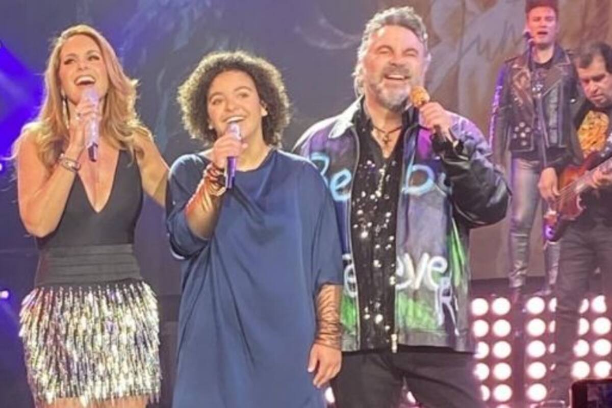 Emotivo video de felicitación: Lucerito Mijares celebra sus 19 Años junto a sus padres