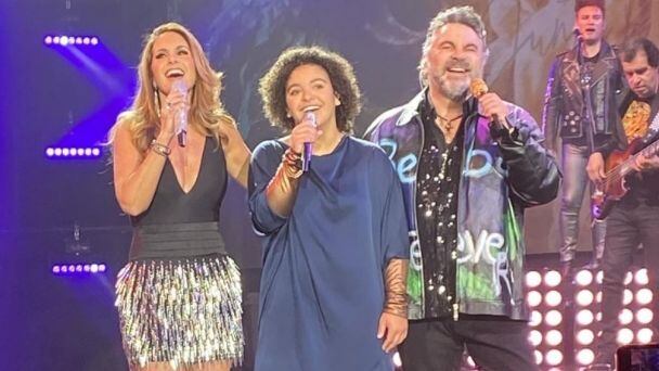 Lucero, Lucerito Mijares y Manuel Mijares en concierto.
