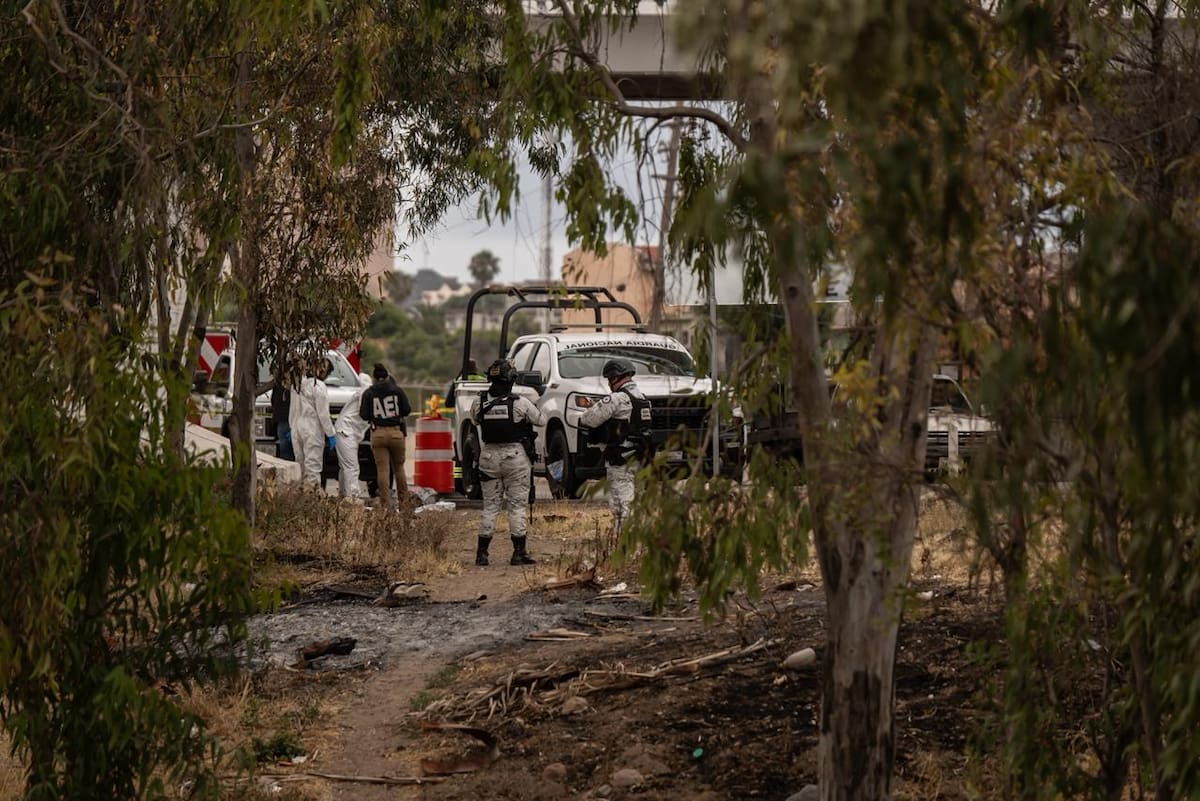 Localizan el cuerpo sin vida de un hombre debajo del puente Kontiki, sobre la carretera escénica Rosarito-Tijuana; autoridades ya investigan las causas del fallecimiento. Foto: Border Zoom