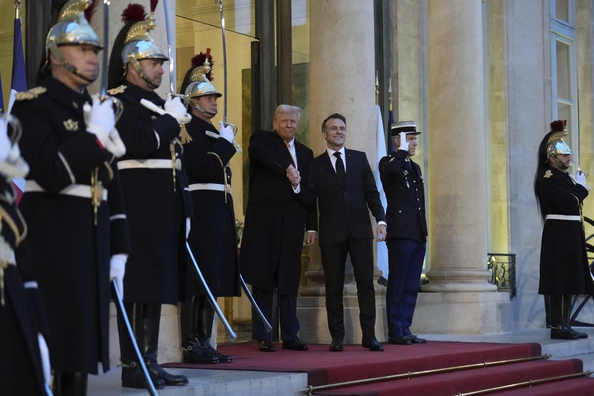 Así recibió Macron a Trump en Francia. | Crédito: AP